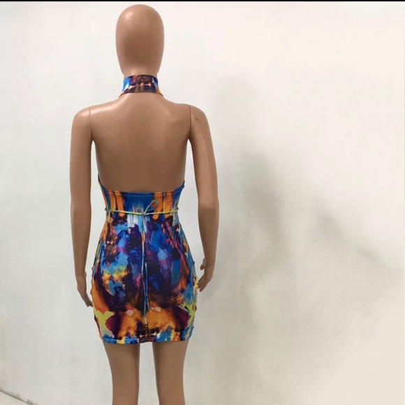 Colorful dress with the back out - Picture 3 of 3